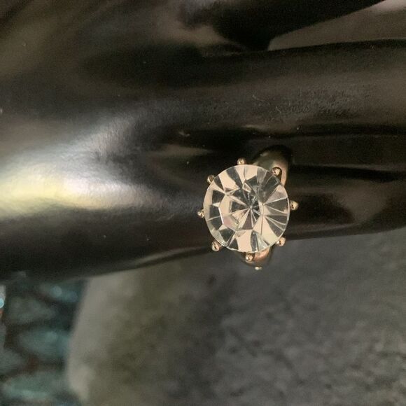 Vintage Large Vibrant Clear Crystal High-set Solitaire ring, Unmarked - Picture 3 of 5
